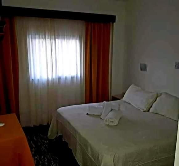 Nuevo Hotel Roble ترماس دي ريو هوندو المظهر الخارجي الصورة